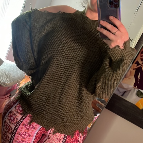 Derek Heart Plus sweater - Picture 2 of 3